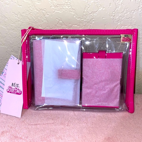 BEIS x BARBIE The Passport & Luggage Tag Set
IN BARBIE™ PINK - Picture 2 of 16